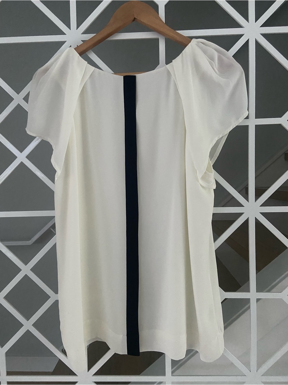 TRISTAN Ivory Cap Sleeve Chiffon Blouse Large Back Vertical Black Stripe EUC - Picture 3 of 8